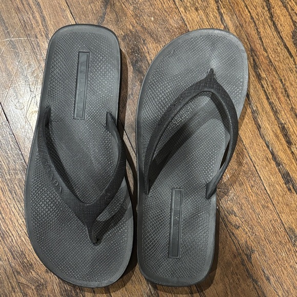 New Prada black men’s Rubber Thong Sandals- size 8